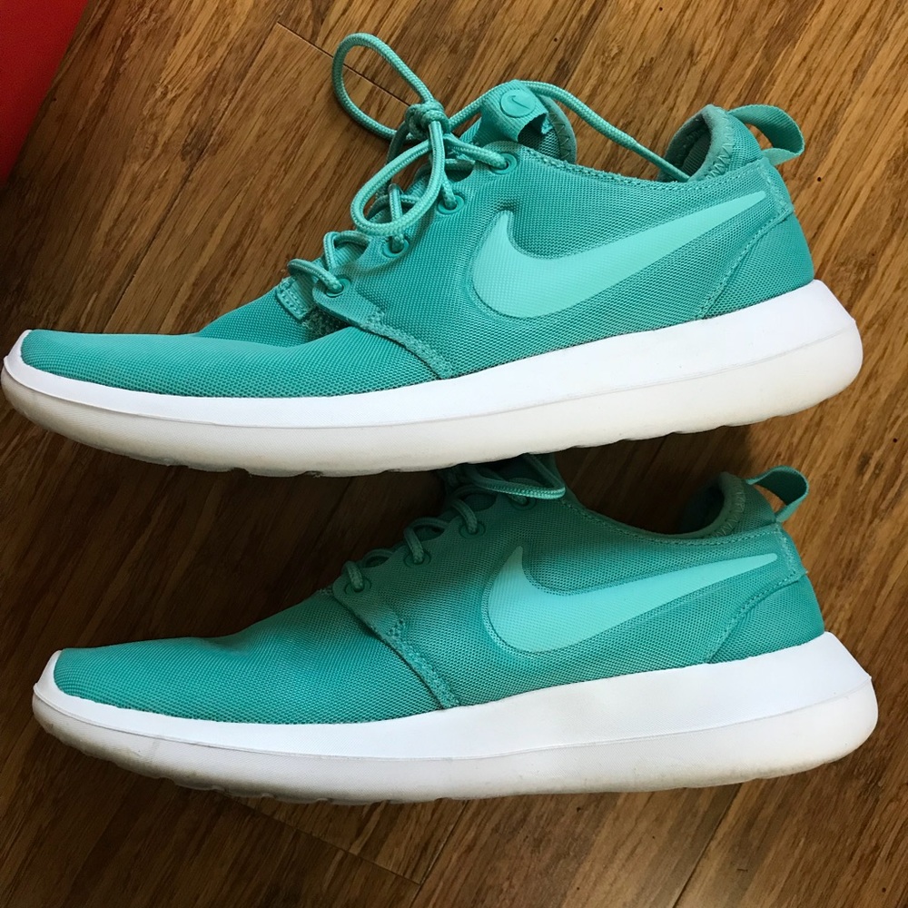 Nike roshe two womens size 7 in teal